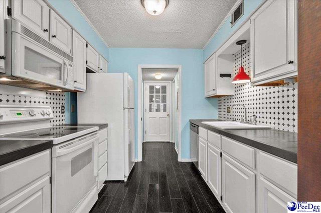 1811 Meadow Green, Florence, SC 29501