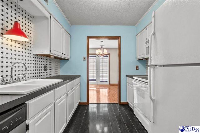 1811 Meadow Green, Florence, SC 29501