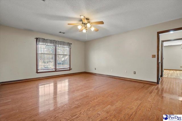 1811 Meadow Green, Florence, SC 29501