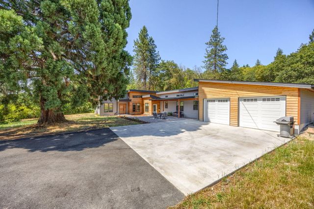 4235 Highland Avenue, Grants Pass, OR 97526