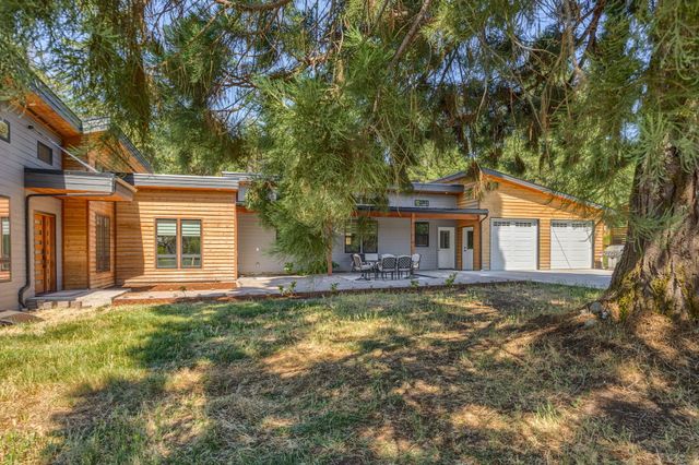 4235 Highland Avenue, Grants Pass, OR 97526