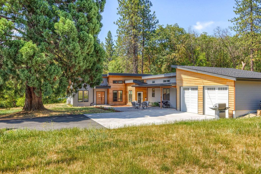 4235 Highland Avenue, Grants Pass, OR 97526