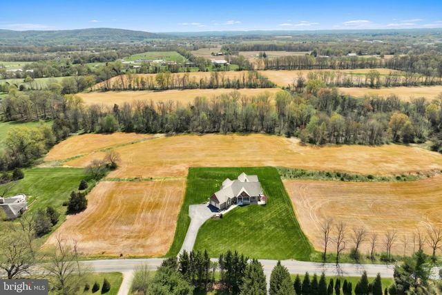 305 GUN CLUB RD, New Oxford, PA 17350