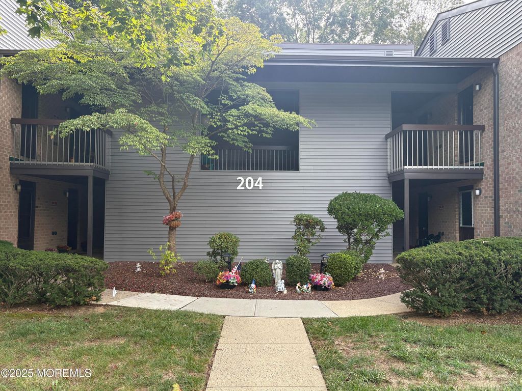 204 Covered Bridge Boulevard, F, Manalapan, NJ 07726