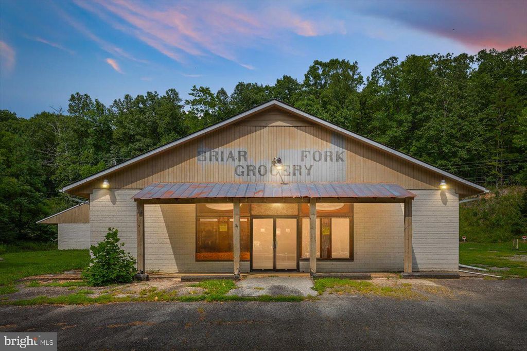 4952 IRISH RD, Schuyler, VA 22969