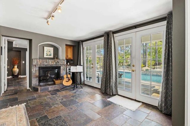 1556 Via Rancho Parkway, Escondido, CA 92029