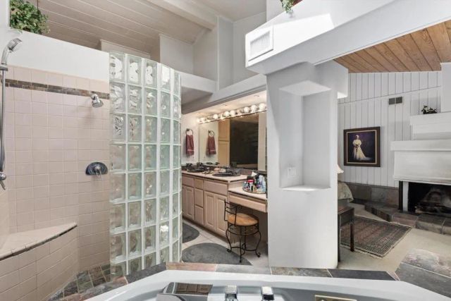 1556 Via Rancho Parkway, Escondido, CA 92029
