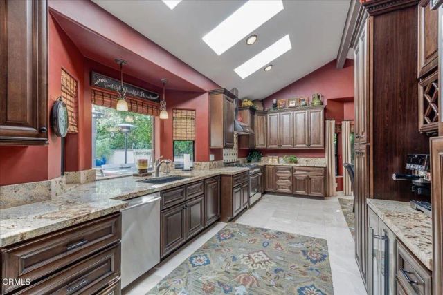 317 El Tuaca Court, Camarillo, CA 93010