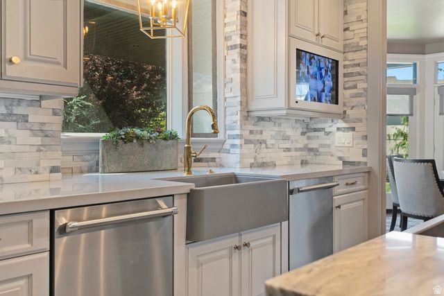 9126 S WASATCH PEAK CIR, West Jordan, UT 84088