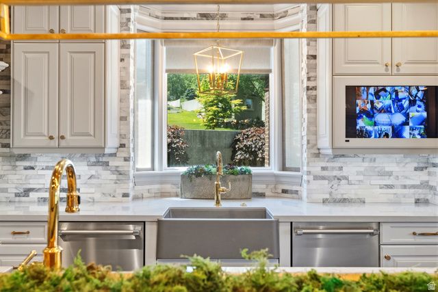 9126 S WASATCH PEAK CIR, West Jordan, UT 84088