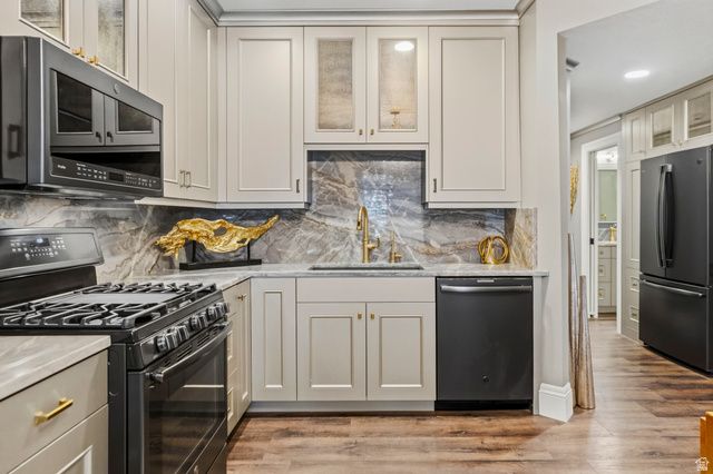9126 S WASATCH PEAK CIR, West Jordan, UT 84088