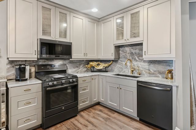 9126 S WASATCH PEAK CIR, West Jordan, UT 84088
