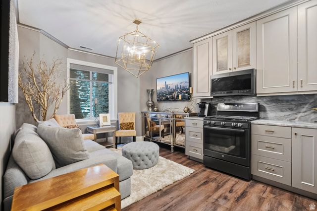 9126 S WASATCH PEAK CIR, West Jordan, UT 84088