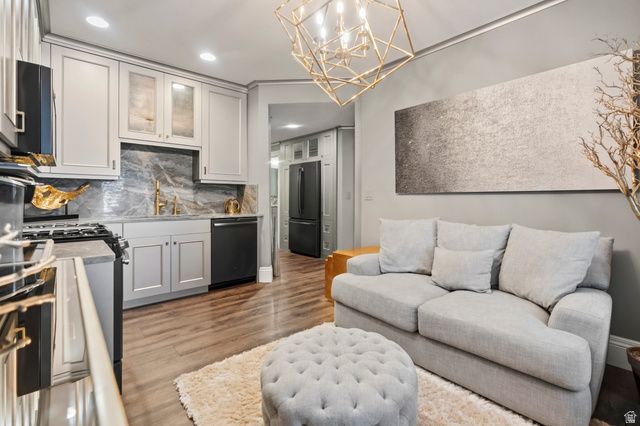 9126 S WASATCH PEAK CIR, West Jordan, UT 84088