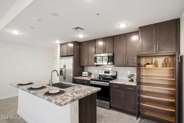 155 N LAKEVIEW Boulevard 108, Chandler, AZ 85225