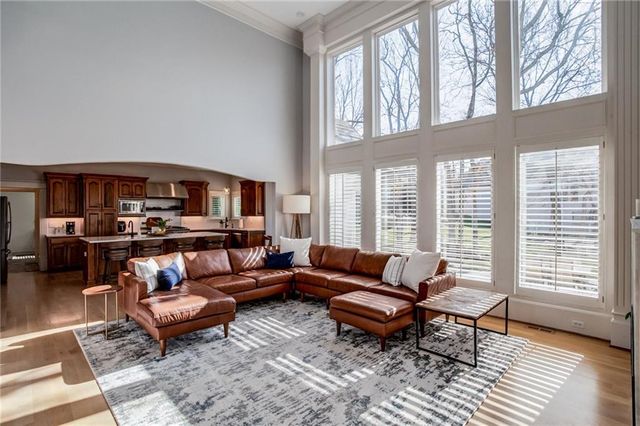 9205 Redbud Lane, Lenexa, KS 66220