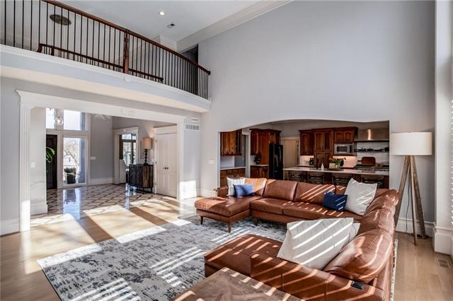 9205 Redbud Lane, Lenexa, KS 66220