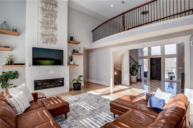 9205 Redbud Lane, Lenexa, KS 66220