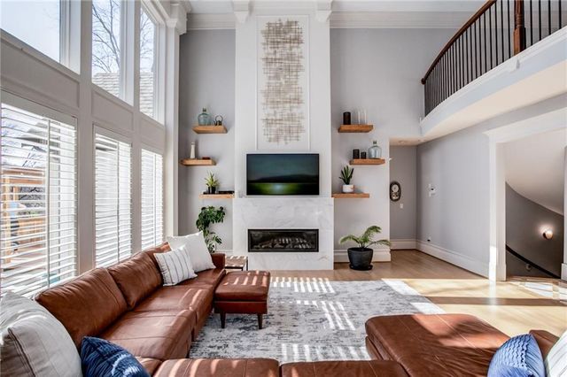 9205 Redbud Lane, Lenexa, KS 66220