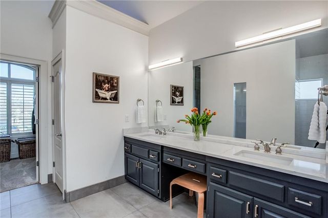 9205 Redbud Lane, Lenexa, KS 66220