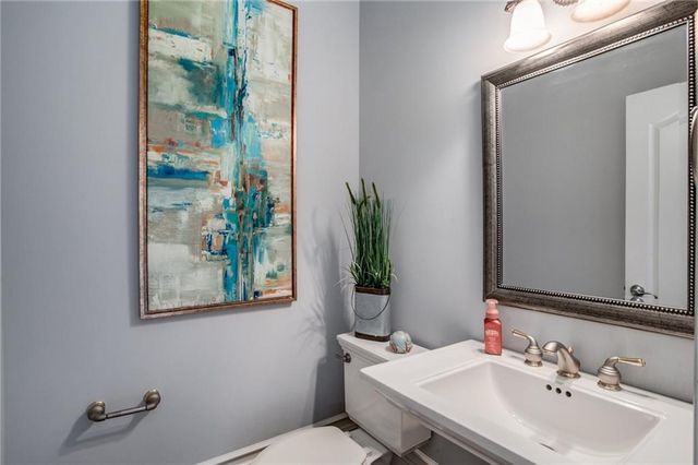 9205 Redbud Lane, Lenexa, KS 66220