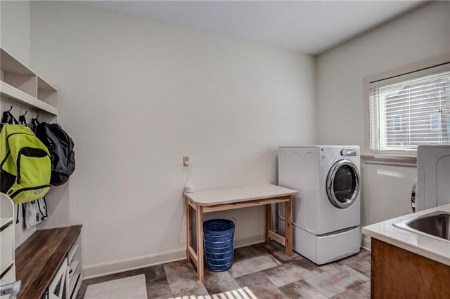 9205 Redbud Lane, Lenexa, KS 66220