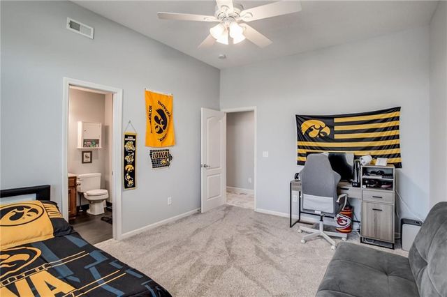 9205 Redbud Lane, Lenexa, KS 66220