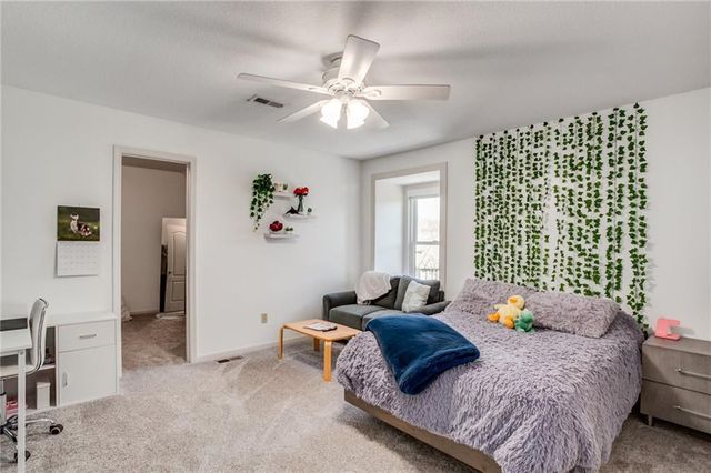 9205 Redbud Lane, Lenexa, KS 66220