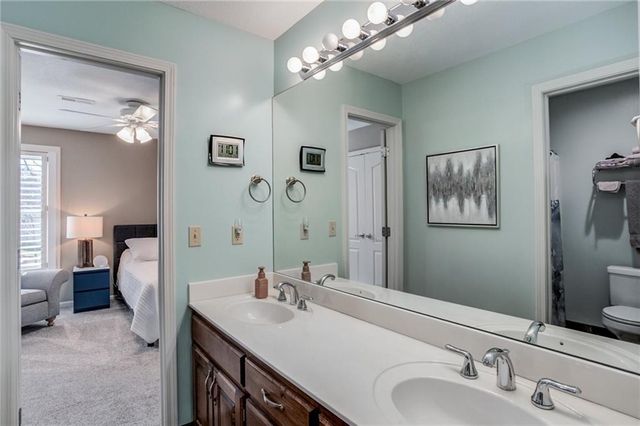 9205 Redbud Lane, Lenexa, KS 66220