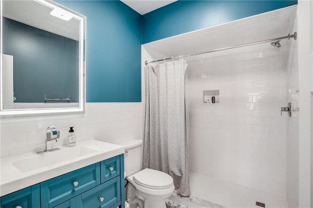 9205 Redbud Lane, Lenexa, KS 66220