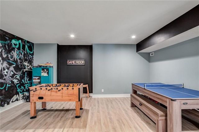 9205 Redbud Lane, Lenexa, KS 66220