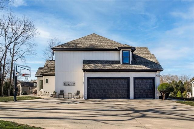 9205 Redbud Lane, Lenexa, KS 66220