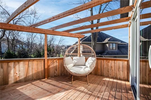 9205 Redbud Lane, Lenexa, KS 66220