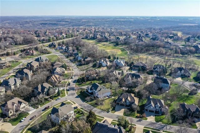 9205 Redbud Lane, Lenexa, KS 66220