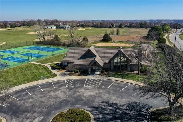 9205 Redbud Lane, Lenexa, KS 66220