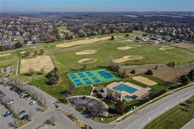 9205 Redbud Lane, Lenexa, KS 66220