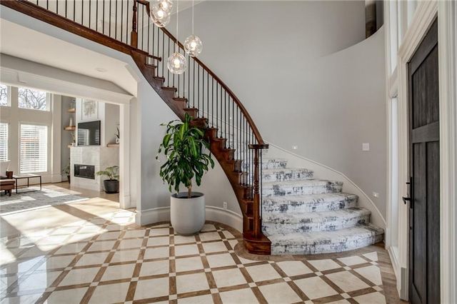 9205 Redbud Lane, Lenexa, KS 66220