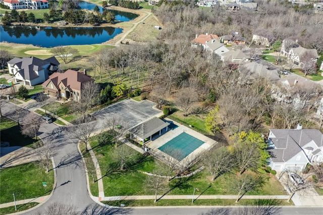 9205 Redbud Lane, Lenexa, KS 66220