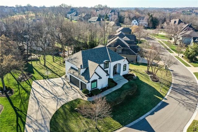 9205 Redbud Lane, Lenexa, KS 66220