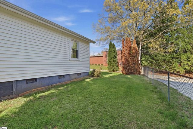 106 E Thompson Street, Landrum, SC 29356