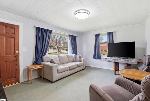 106 E Thompson Street, Landrum, SC 29356