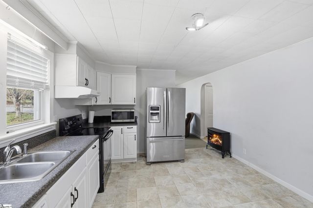 106 E Thompson Street, Landrum, SC 29356