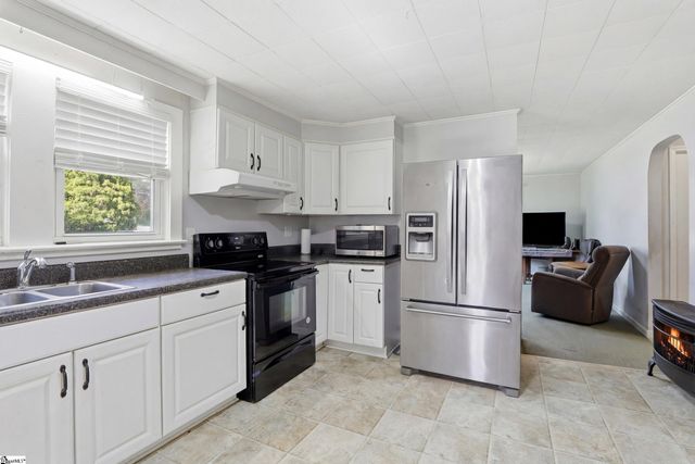 106 E Thompson Street, Landrum, SC 29356