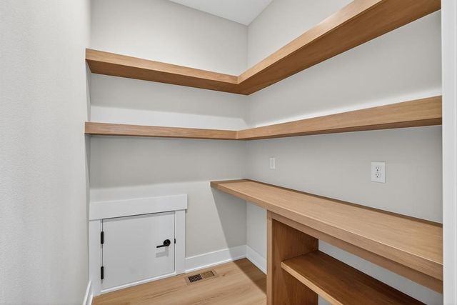 830 NW Sandy Hollow Circle, Waukee, IA 50263