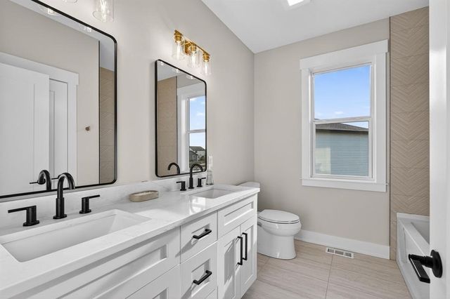 830 NW Sandy Hollow Circle, Waukee, IA 50263