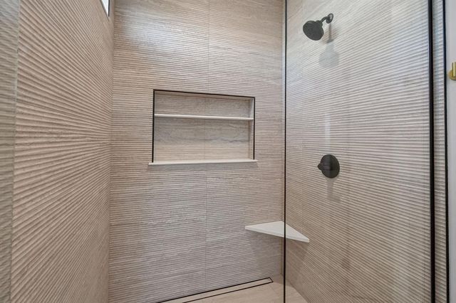 830 NW Sandy Hollow Circle, Waukee, IA 50263