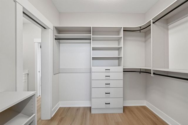 830 NW Sandy Hollow Circle, Waukee, IA 50263