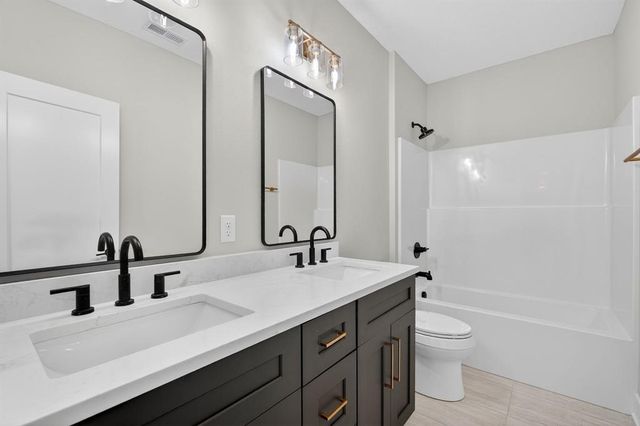 830 NW Sandy Hollow Circle, Waukee, IA 50263