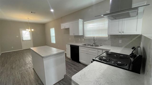 4510 Mayflower Street B, Houston, TX 77051