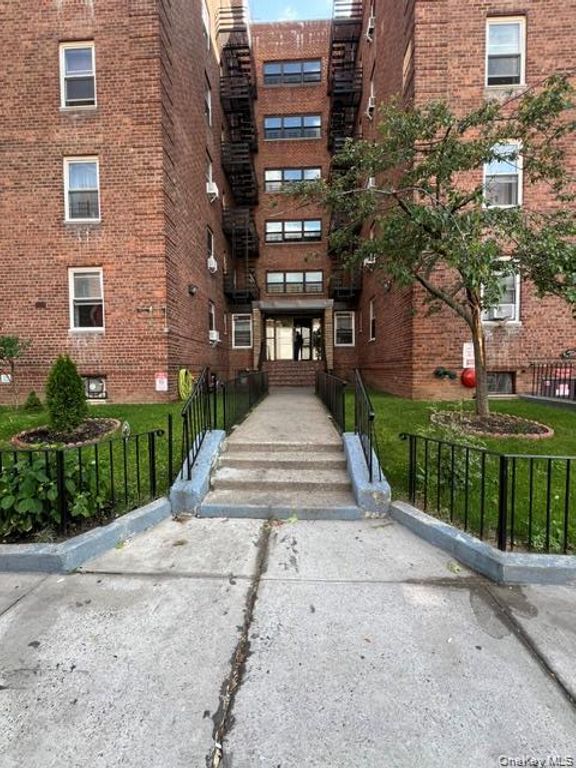 64-74 Saunders Street 1E, Rego Park, NY 11374 — photo 2